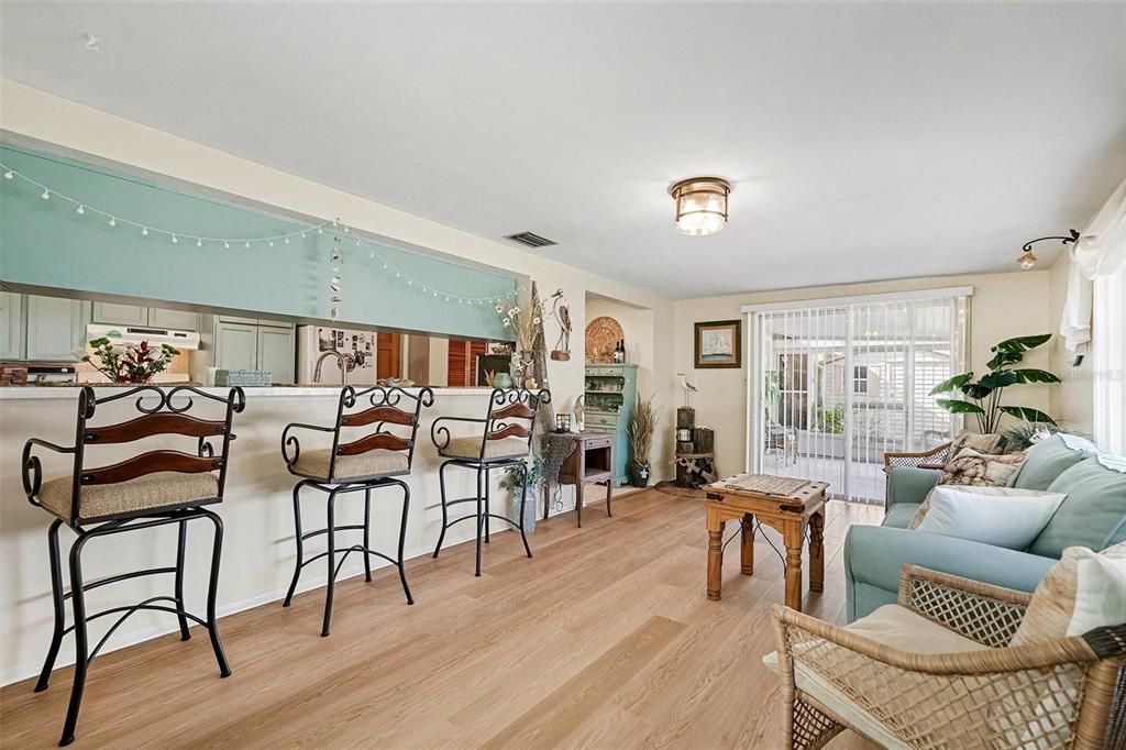 For Sale: $295,000 (2 beds, 2 baths, 1390 Square Feet)