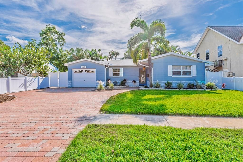 For Sale: $540,000 (4 beds, 2 baths, 1968 Square Feet)