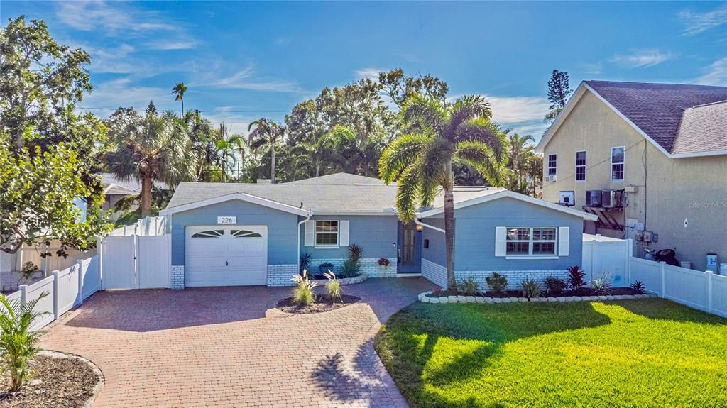 For Sale: $540,000 (4 beds, 2 baths, 1968 Square Feet)