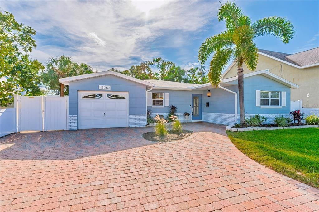 For Sale: $540,000 (4 beds, 2 baths, 1968 Square Feet)