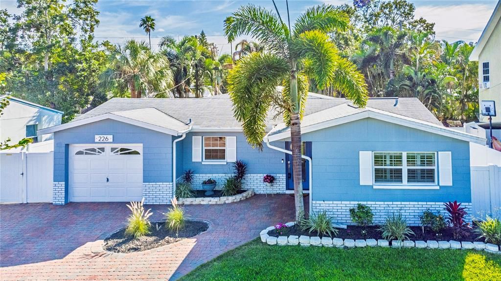 For Sale: $540,000 (4 beds, 2 baths, 1968 Square Feet)