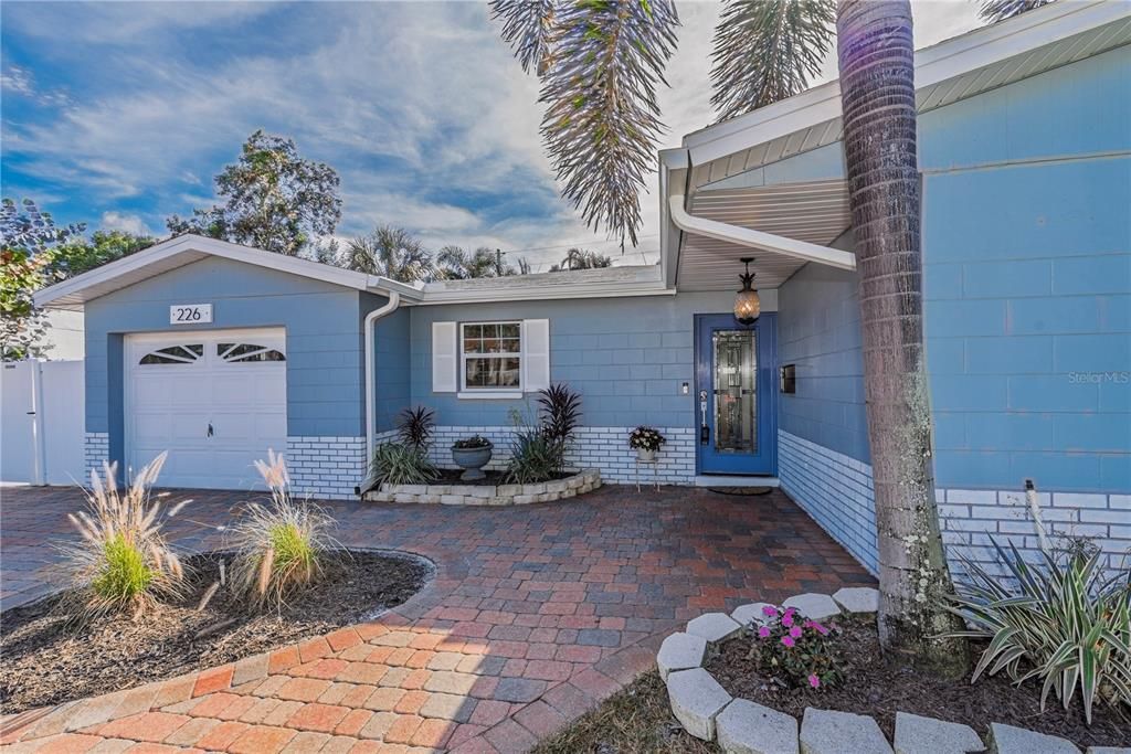 For Sale: $540,000 (4 beds, 2 baths, 1968 Square Feet)