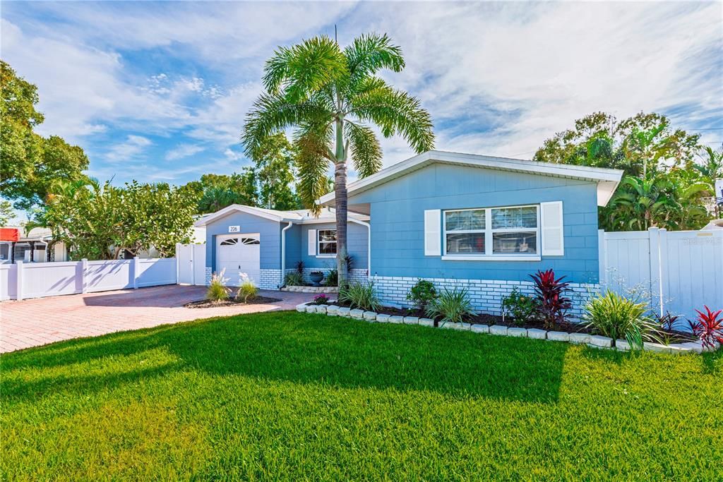 For Sale: $540,000 (4 beds, 2 baths, 1968 Square Feet)