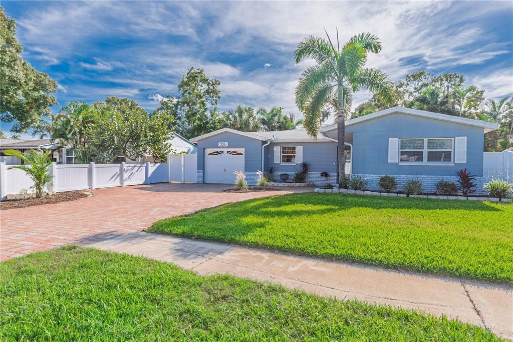 For Sale: $540,000 (4 beds, 2 baths, 1968 Square Feet)