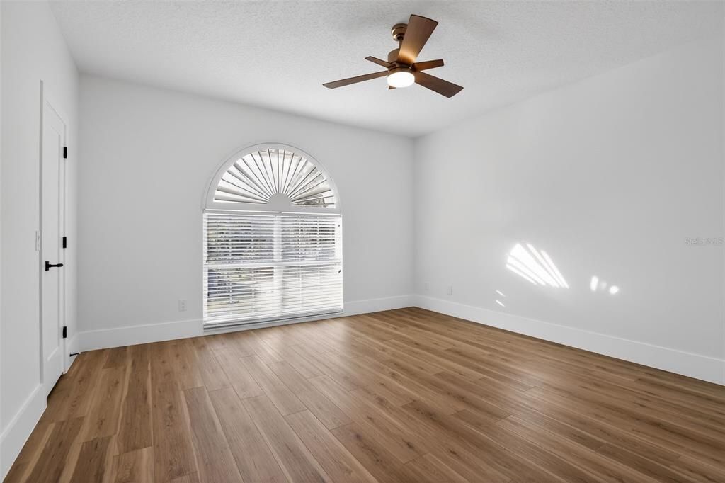 En Venta: $1,099,000 (5 camas, 3 baños, 3885 Pies cuadrados)