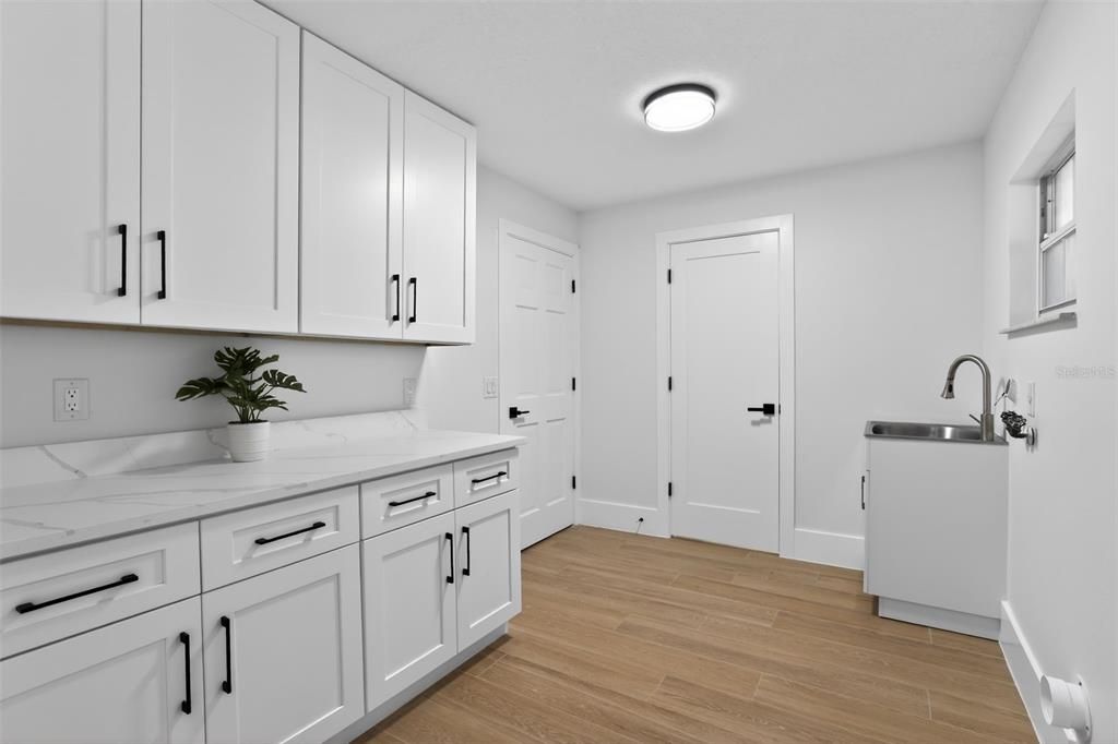 En Venta: $1,099,000 (5 camas, 3 baños, 3885 Pies cuadrados)