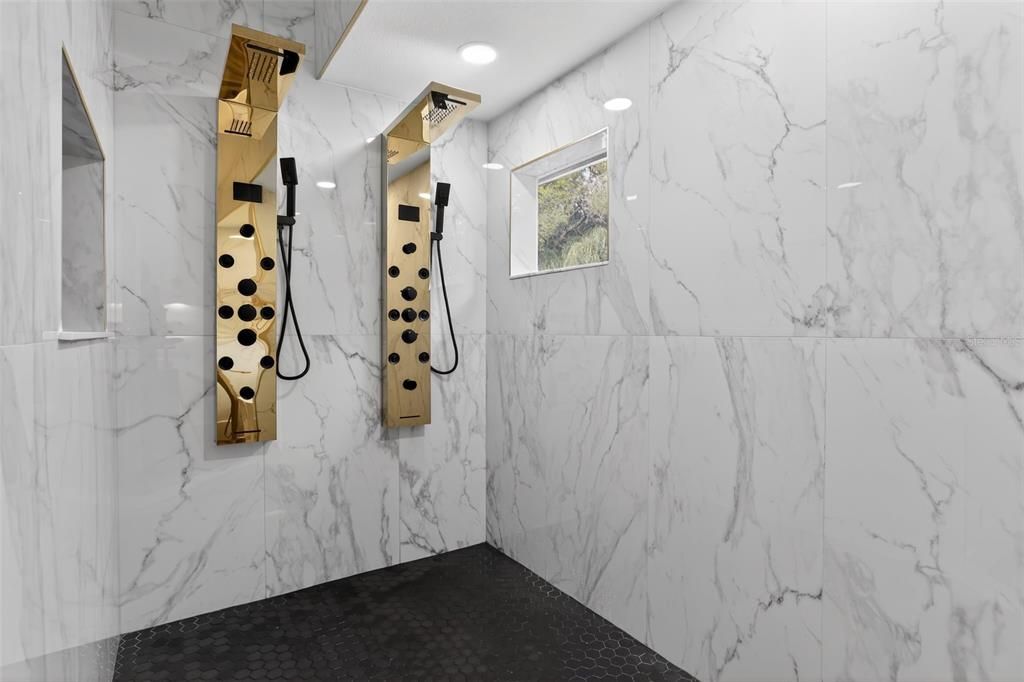 En Venta: $1,099,000 (5 camas, 3 baños, 3885 Pies cuadrados)