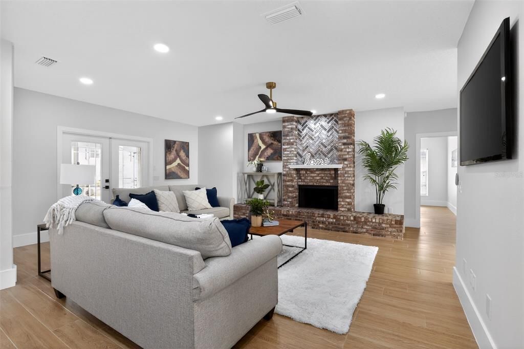 En Venta: $1,099,000 (5 camas, 3 baños, 3885 Pies cuadrados)