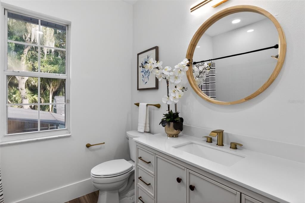 En Venta: $1,099,000 (5 camas, 3 baños, 3885 Pies cuadrados)