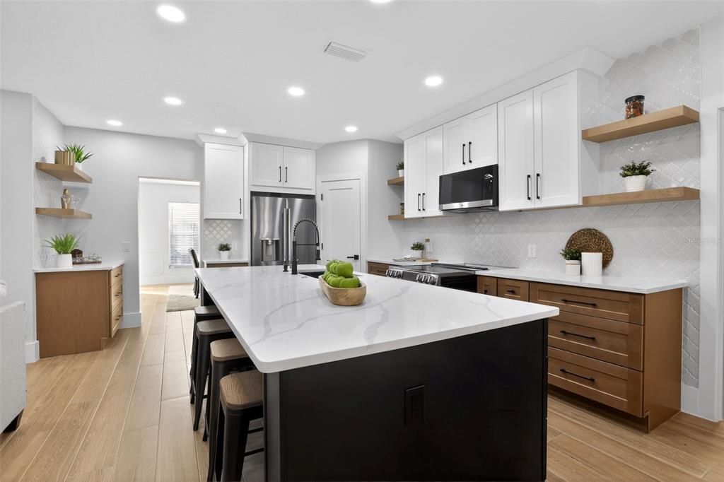 En Venta: $1,099,000 (5 camas, 3 baños, 3885 Pies cuadrados)