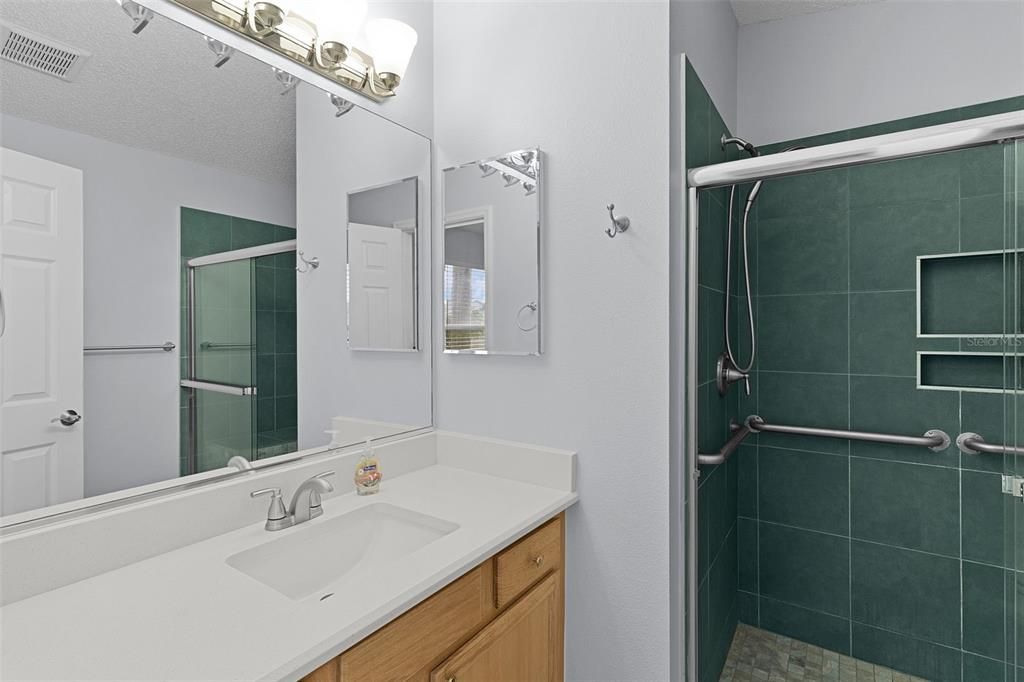 На продажу: $300,000 (2 спален, 2 ванн, 1156 Квадратных фут)