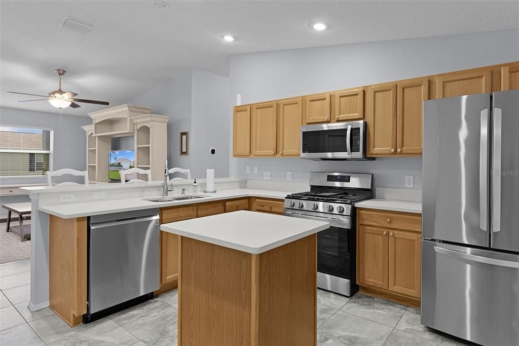 На продажу: $300,000 (2 спален, 2 ванн, 1156 Квадратных фут)