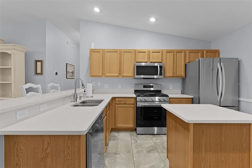 На продажу: $300,000 (2 спален, 2 ванн, 1156 Квадратных фут)