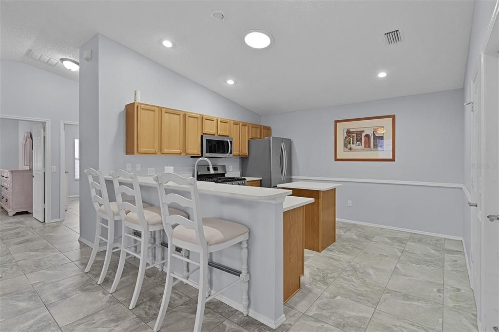 На продажу: $300,000 (2 спален, 2 ванн, 1156 Квадратных фут)