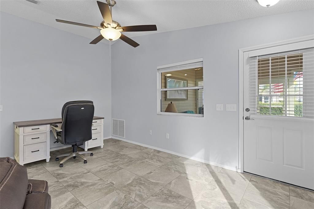 На продажу: $300,000 (2 спален, 2 ванн, 1156 Квадратных фут)