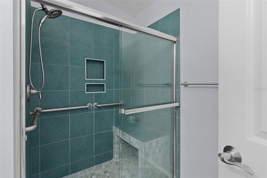 На продажу: $300,000 (2 спален, 2 ванн, 1156 Квадратных фут)