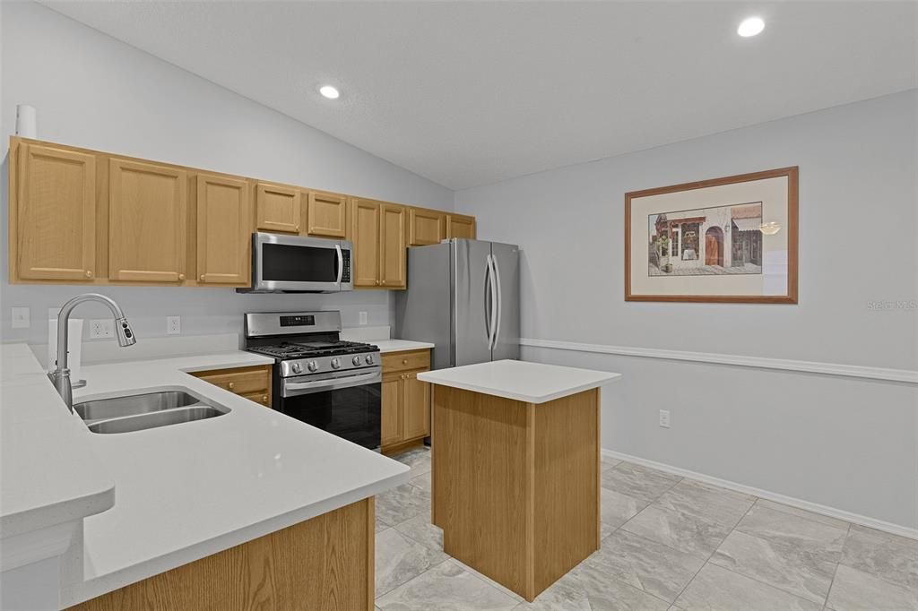 На продажу: $300,000 (2 спален, 2 ванн, 1156 Квадратных фут)