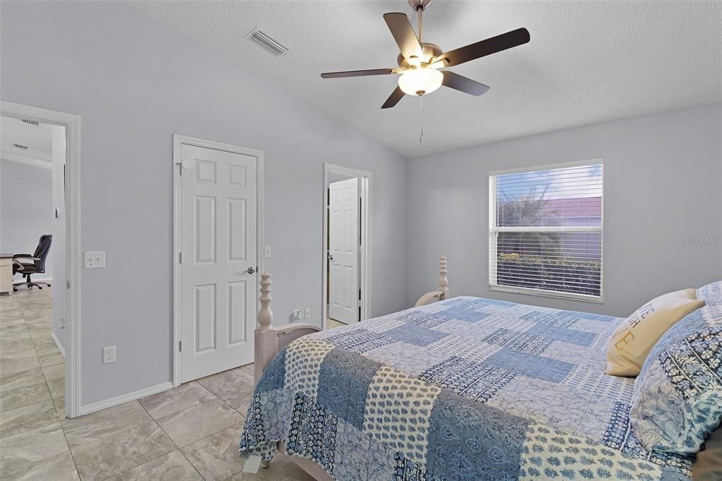 На продажу: $300,000 (2 спален, 2 ванн, 1156 Квадратных фут)