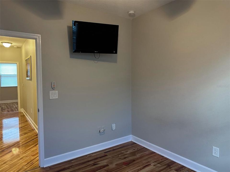 For Sale: $507,500 (4 beds, 2 baths, 2284 Square Feet)