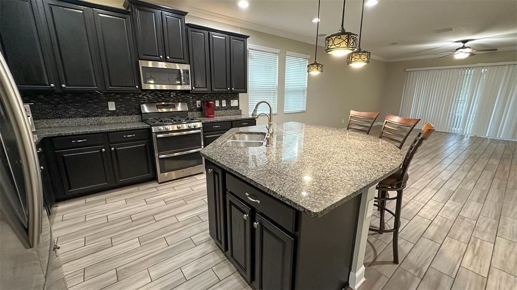 For Sale: $507,500 (4 beds, 2 baths, 2284 Square Feet)