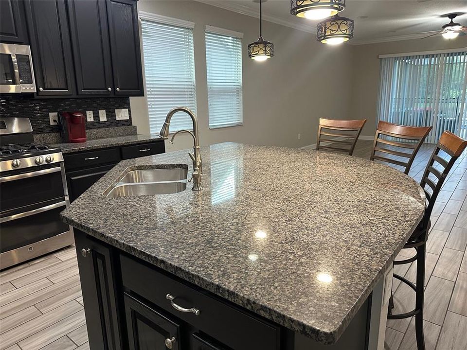 For Sale: $507,500 (4 beds, 2 baths, 2284 Square Feet)