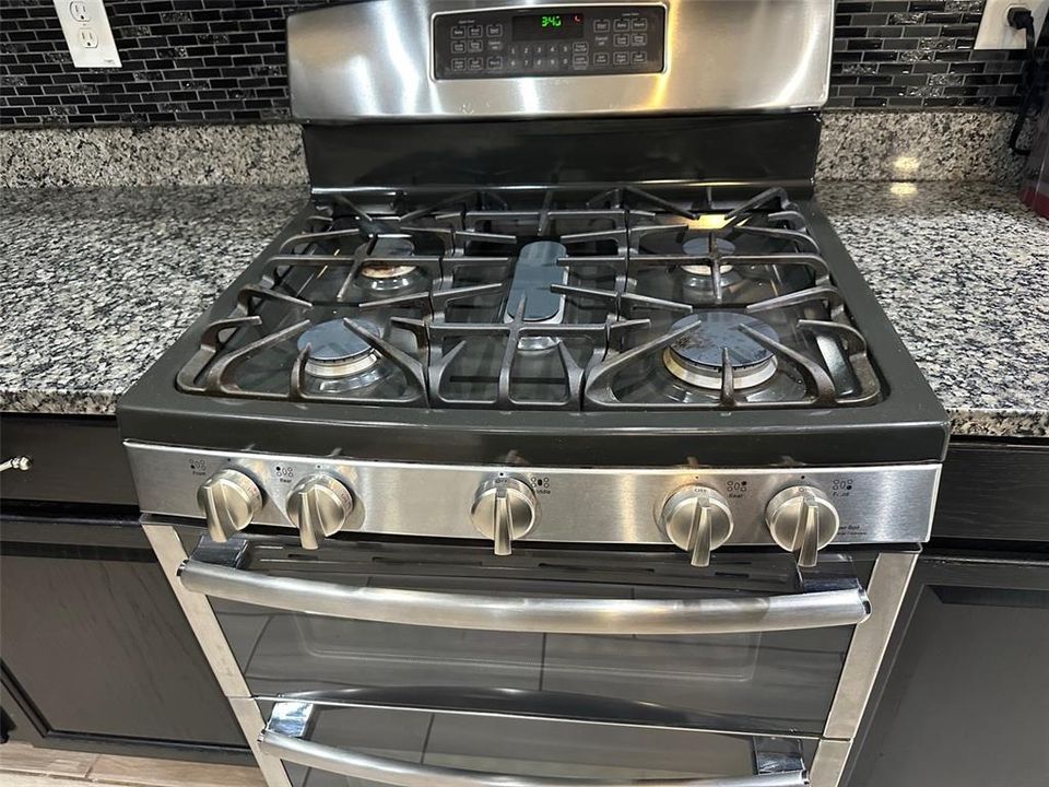 For Sale: $507,500 (4 beds, 2 baths, 2284 Square Feet)