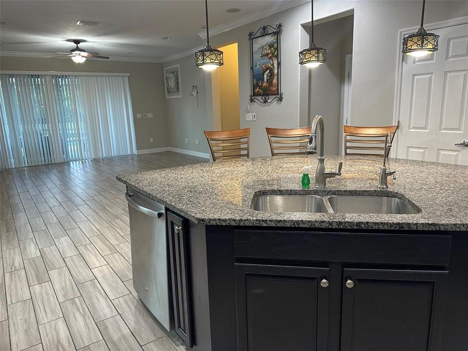 For Sale: $507,500 (4 beds, 2 baths, 2284 Square Feet)