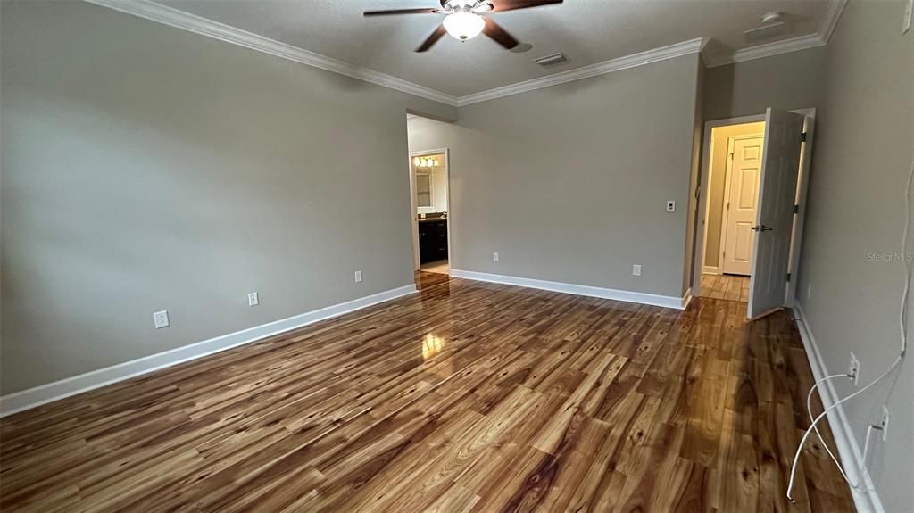 For Sale: $507,500 (4 beds, 2 baths, 2284 Square Feet)