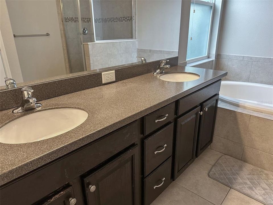 For Sale: $507,500 (4 beds, 2 baths, 2284 Square Feet)