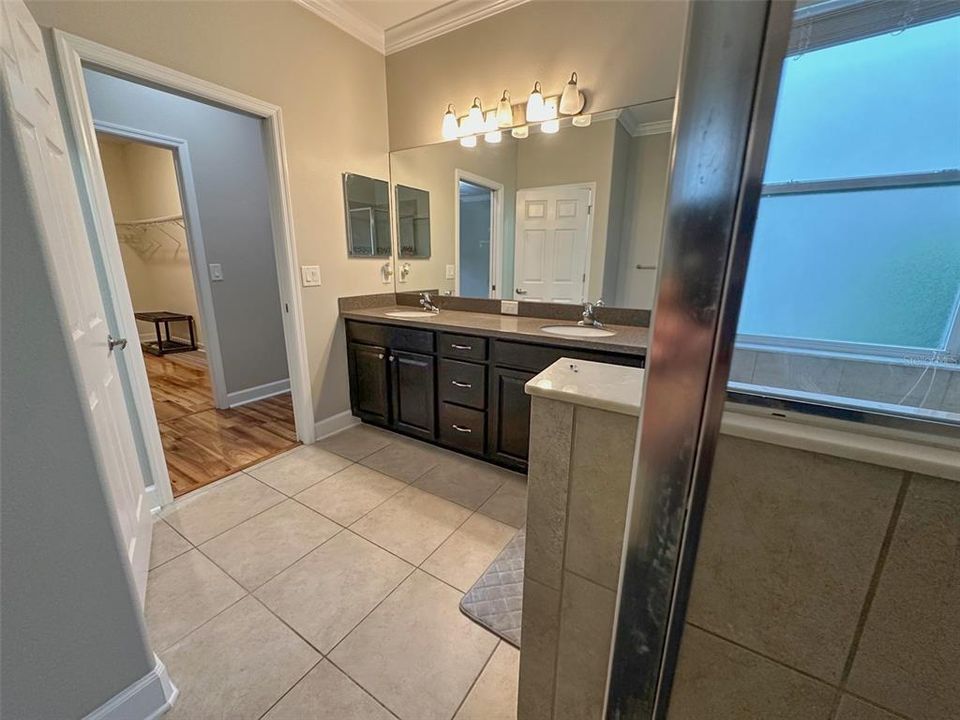 For Sale: $507,500 (4 beds, 2 baths, 2284 Square Feet)