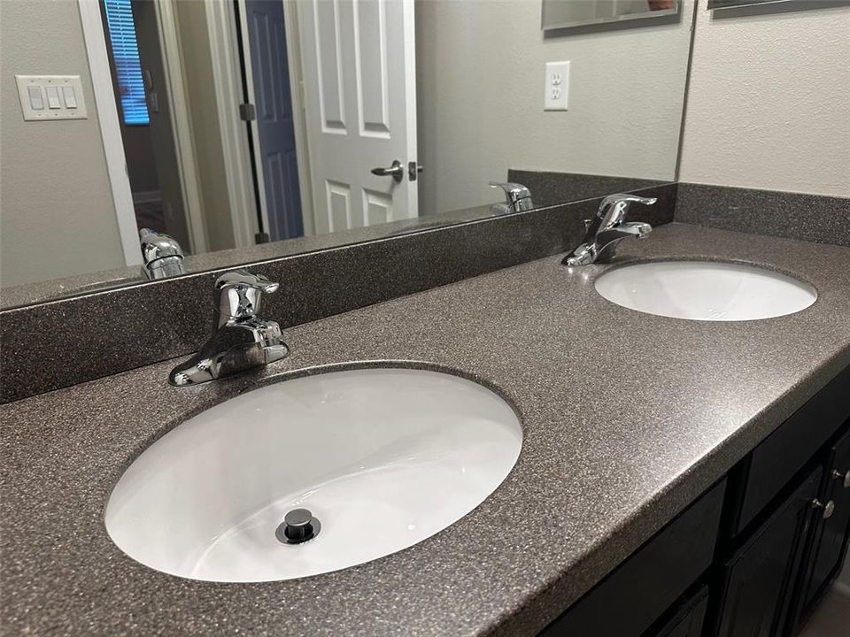 For Sale: $507,500 (4 beds, 2 baths, 2284 Square Feet)