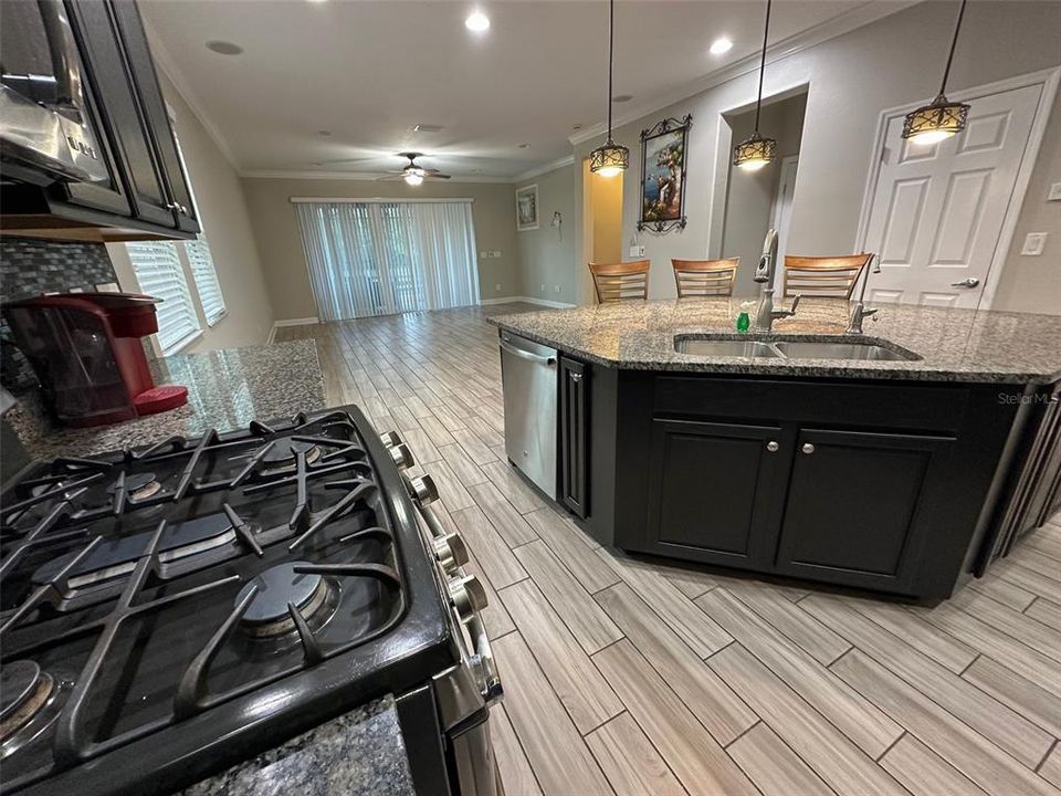 For Sale: $507,500 (4 beds, 2 baths, 2284 Square Feet)