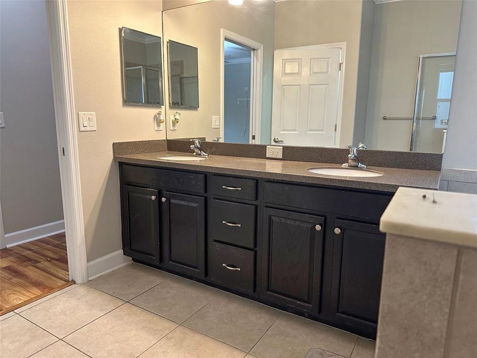 For Sale: $507,500 (4 beds, 2 baths, 2284 Square Feet)