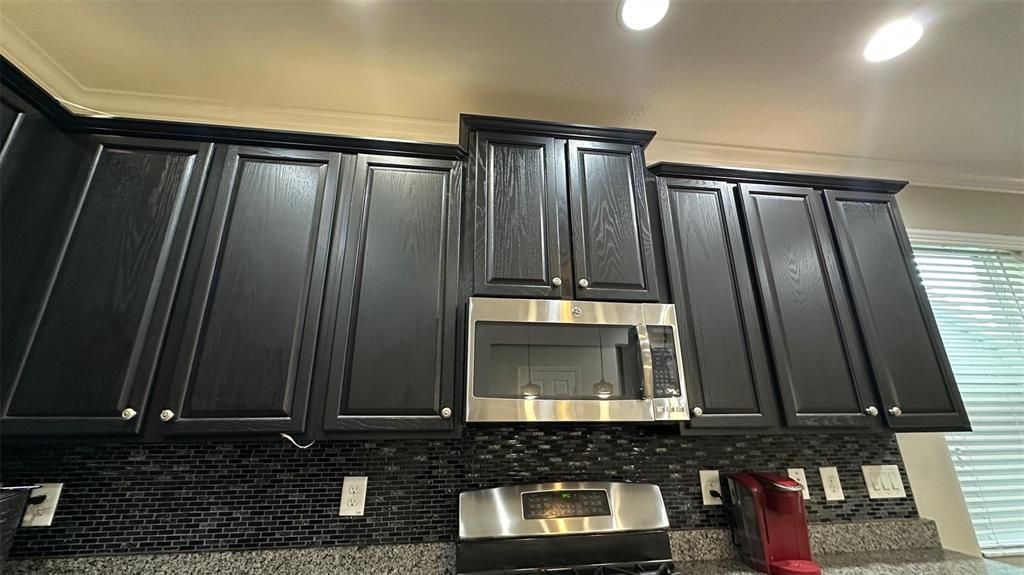 For Sale: $507,500 (4 beds, 2 baths, 2284 Square Feet)