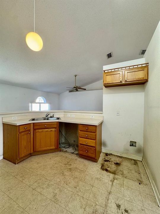 待售: $260,000 (3 贝兹, 2 浴室, 1638 平方英尺)