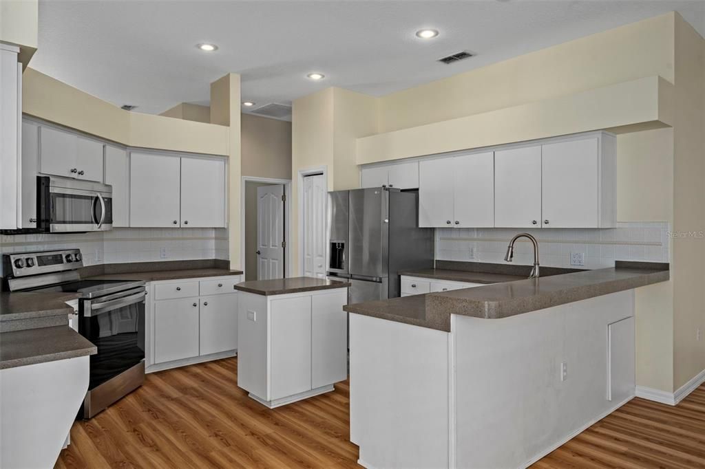 待售: $459,900 (3 贝兹, 3 浴室, 2144 平方英尺)