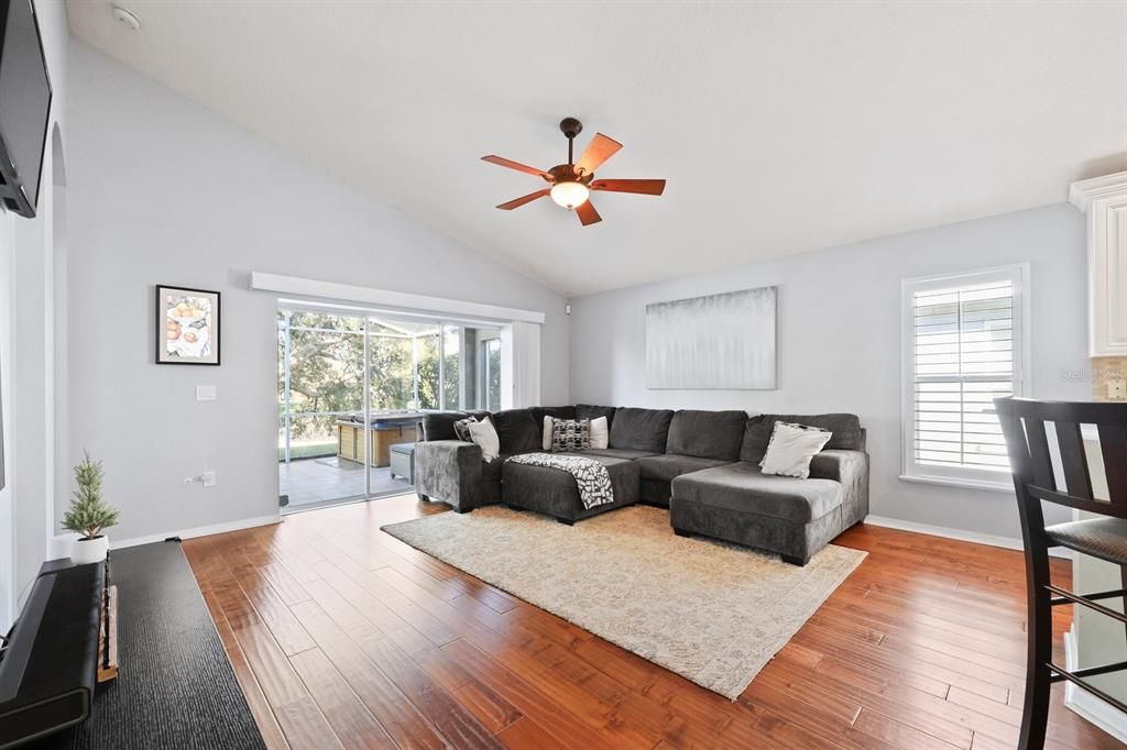 En Venta: $629,000 (4 camas, 2 baños, 2136 Pies cuadrados)