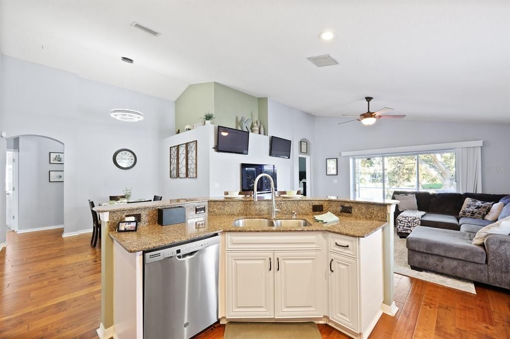 En Venta: $629,000 (4 camas, 2 baños, 2136 Pies cuadrados)