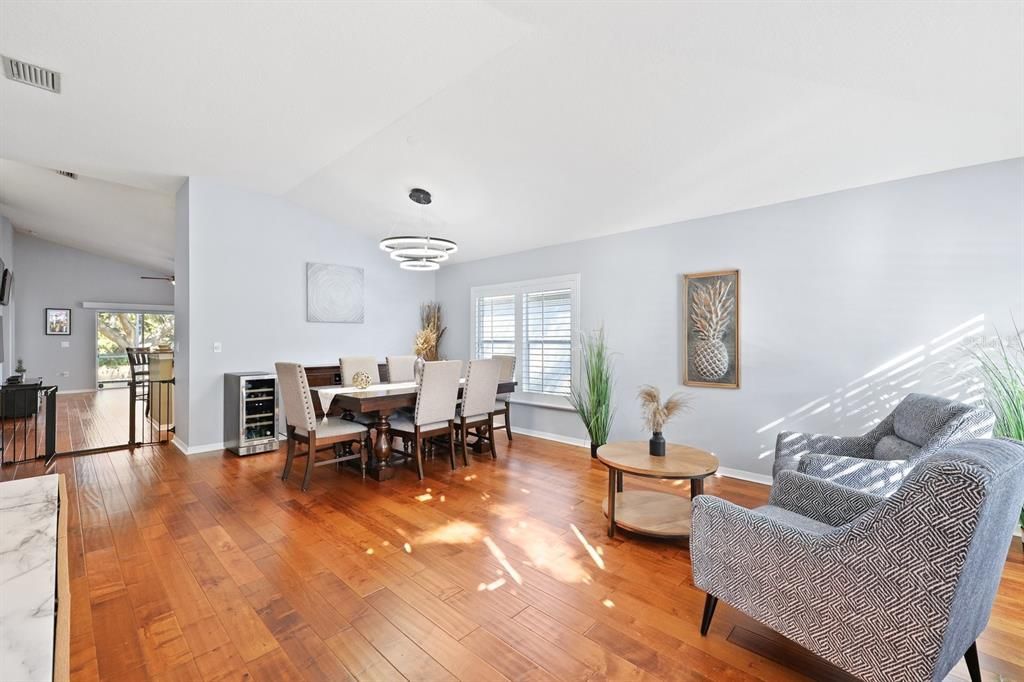 En Venta: $629,000 (4 camas, 2 baños, 2136 Pies cuadrados)