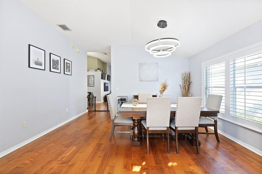 En Venta: $629,000 (4 camas, 2 baños, 2136 Pies cuadrados)