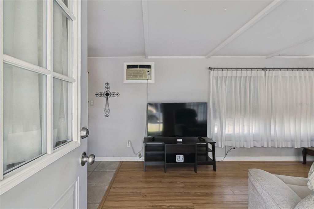 На продажу: $59,900 (1 спален, 1 ванн, 460 Квадратных фут)