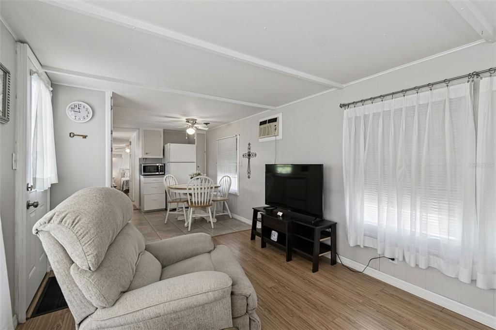 На продажу: $59,900 (1 спален, 1 ванн, 460 Квадратных фут)