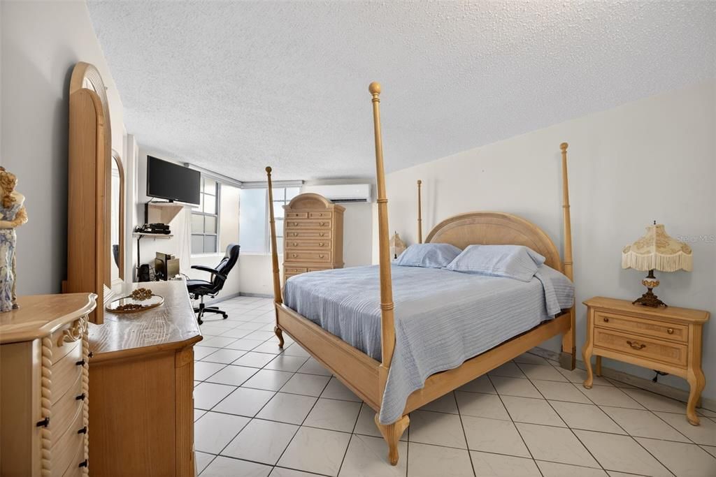 For Sale: $355,000 (3 beds, 2 baths, 1525 Square Feet)