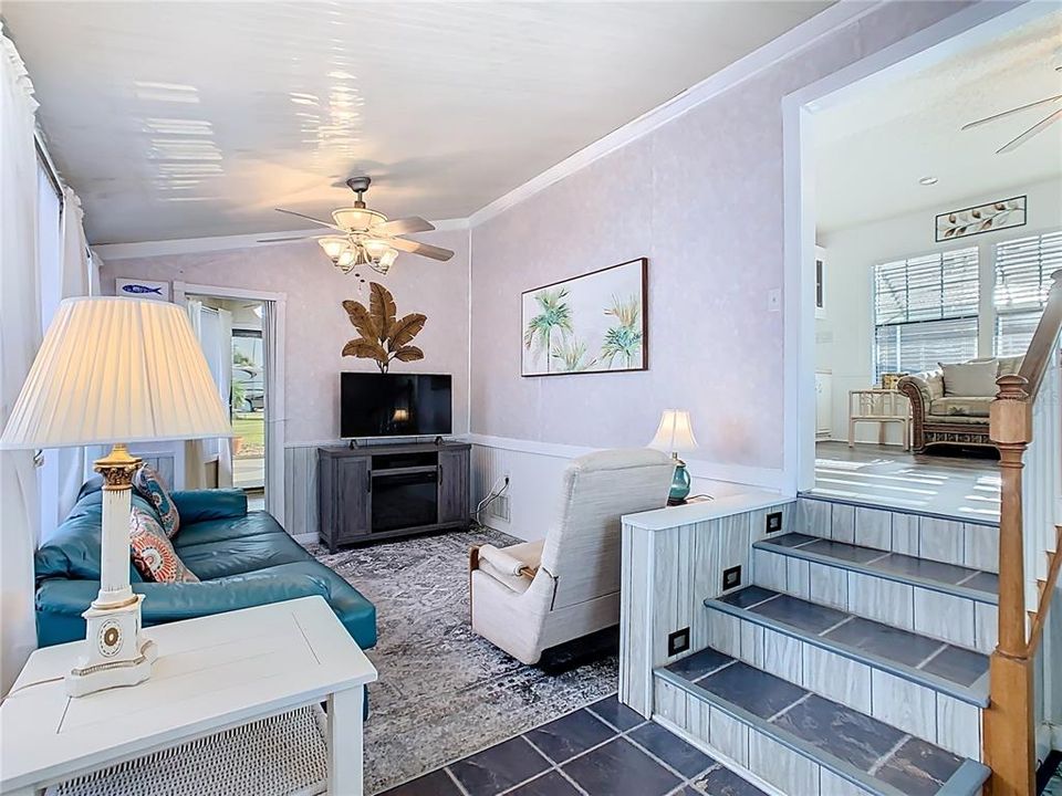 待售: $118,900 (1 贝兹, 1 浴室, 642 平方英尺)