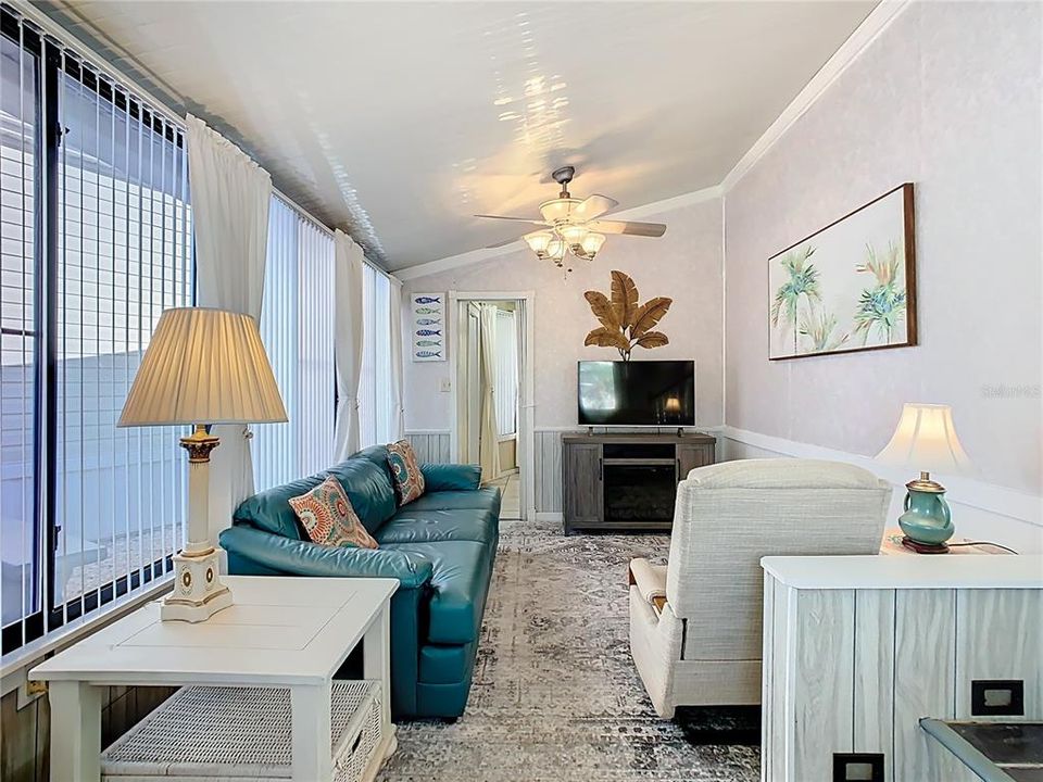 待售: $118,900 (1 贝兹, 1 浴室, 642 平方英尺)