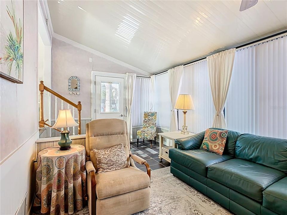 待售: $118,900 (1 贝兹, 1 浴室, 642 平方英尺)