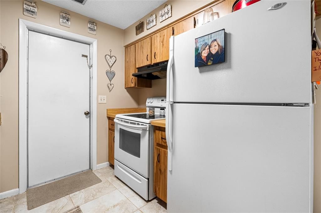 На продажу: $217,000 (2 спален, 2 ванн, 960 Квадратных фут)