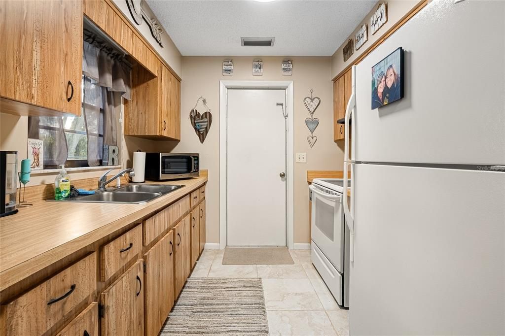 На продажу: $217,000 (2 спален, 2 ванн, 960 Квадратных фут)