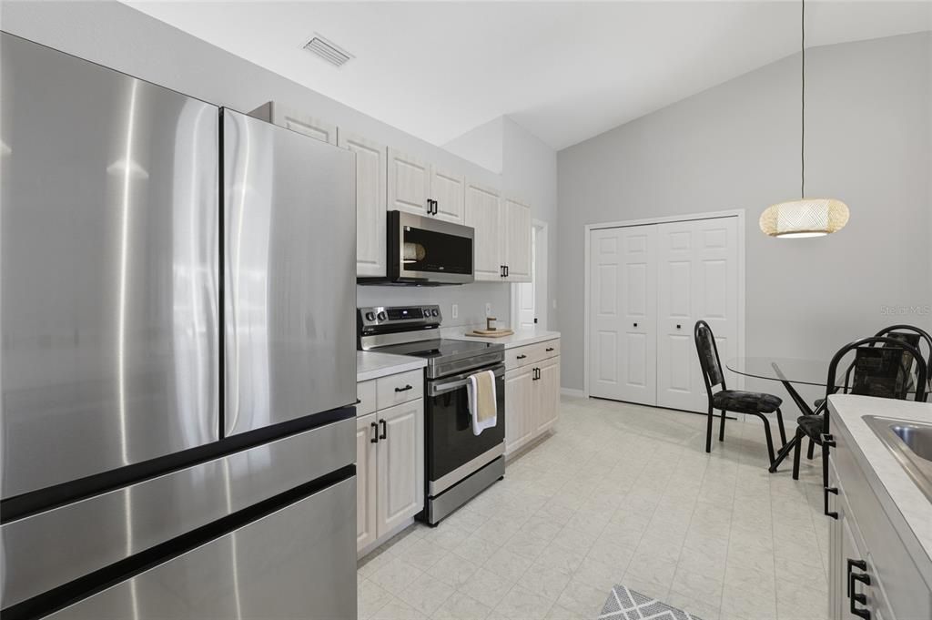 На продажу: $524,900 (4 спален, 2 ванн, 2000 Квадратных фут)