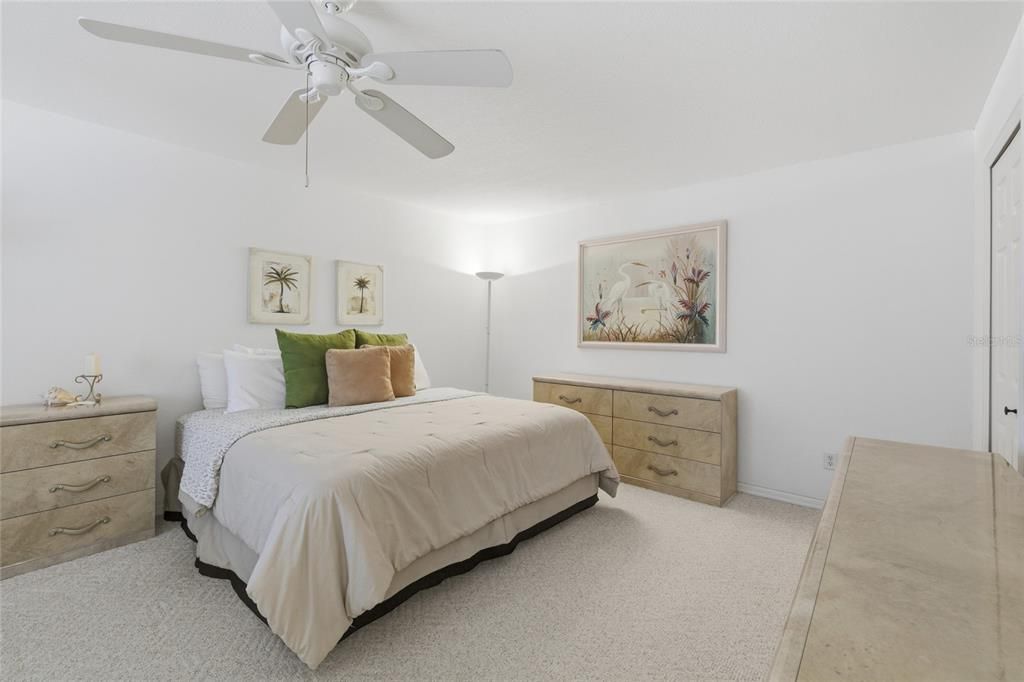 На продажу: $524,900 (4 спален, 2 ванн, 2000 Квадратных фут)